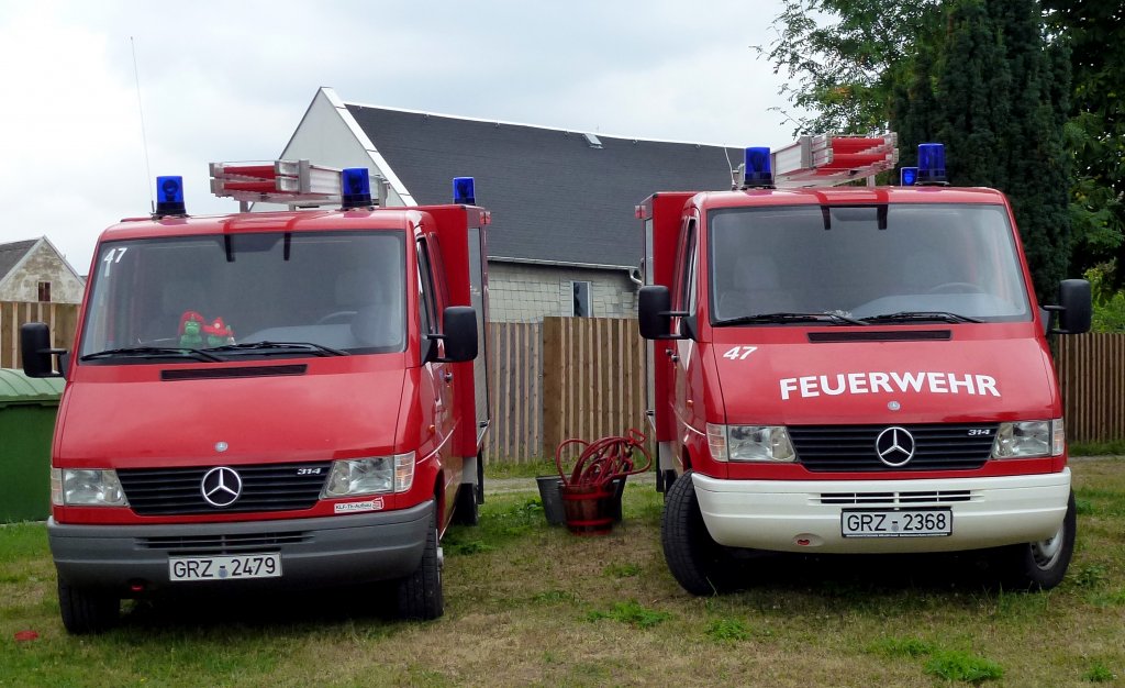 2 Kleinlschfahrzeuge. Zusehn beim Fest 125 Jahre Freiwillige Feuerwehr Triebes. Foto 11.08.2012