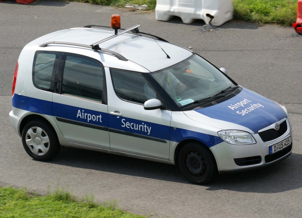 Airport-Security  D-US 415 , EDDL-DUS, Dsseldorf, 28.08.2010, Germany 

