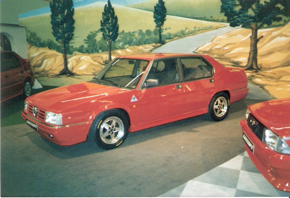 Alfa Romeo 90 Quadrifoglio Iniezione 1984. Essen Motorshow im Dezember 1984.