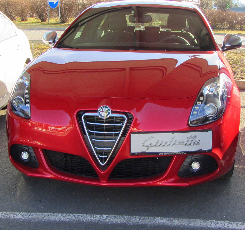 Alfa Romeo Giulietta am 10.3.2012 in Kufstein bei der Autoausstellung.