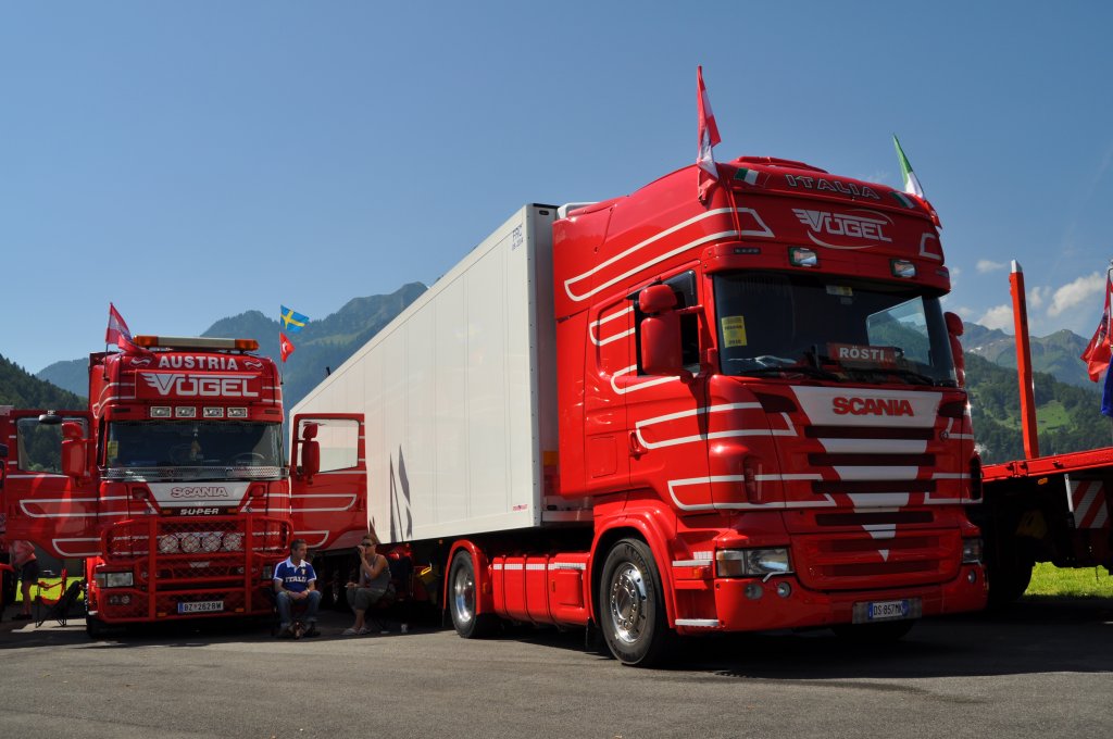 Am 26 juni 2010 fotografierte ich diese LKW auf die  Truckmeile  am 17 Intern Truck & Country Festival in Interlaken (CH).

Ich frage mich, welche typ Scania es ist, R500?
