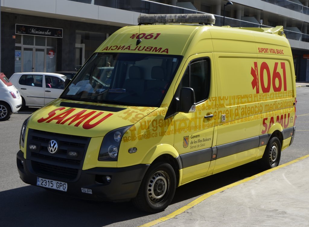 Ambulanzwagen auf der Ferieninsel Ibiza (06.05.2013)