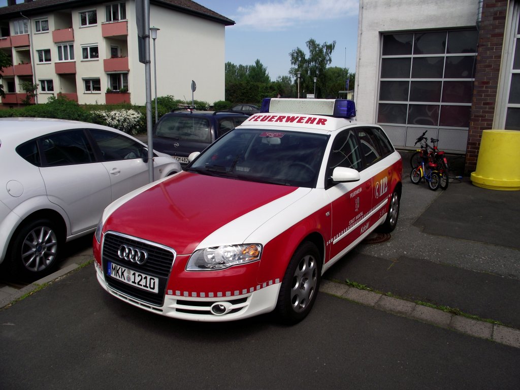 Audi A4 Kdow Florian Maintal 3-10-1 steht am 19.05.13 in Maintal beim Tag der Offenen Tr 
