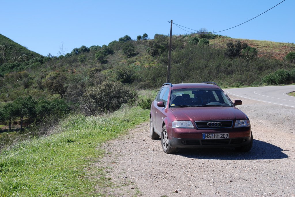 Audi A6 Avant / gesehen in der Serra de Monchique bei Alferce (Distrikt Faro/Portugal), 05.03.2008
