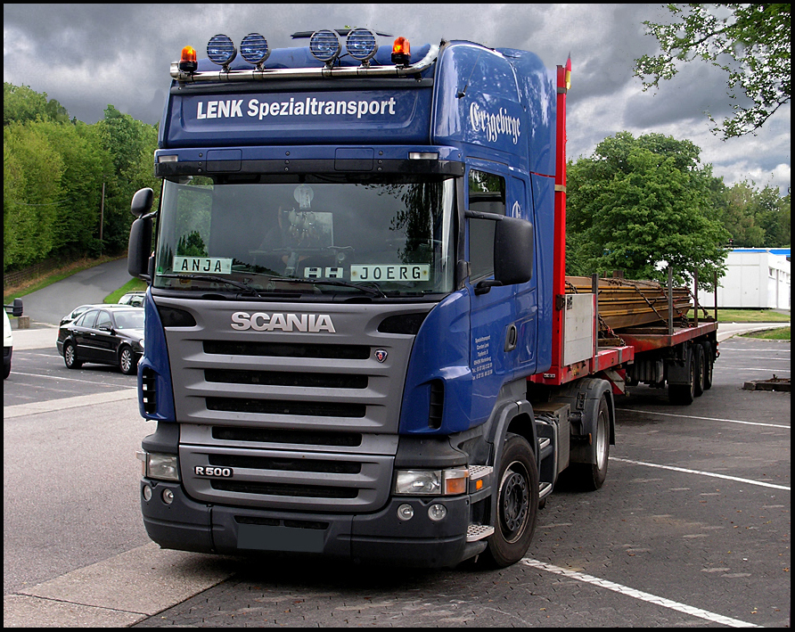 ..aus dem Erzgebirge kommt das nette Truckerpaar mit dem Scania R500 Topline - hier bei der Rast im Sauerland  / Juli 2010