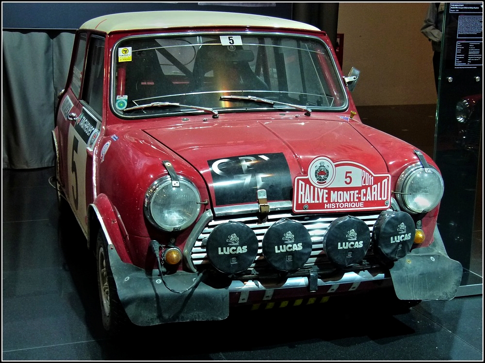 Austin Mini Cooper Ralleyversion Bj 1969, 1298 ccm, 4Zyl. 90Ps bei 6500 U/min, aufgenommen am 02.04.2011 in Essen.