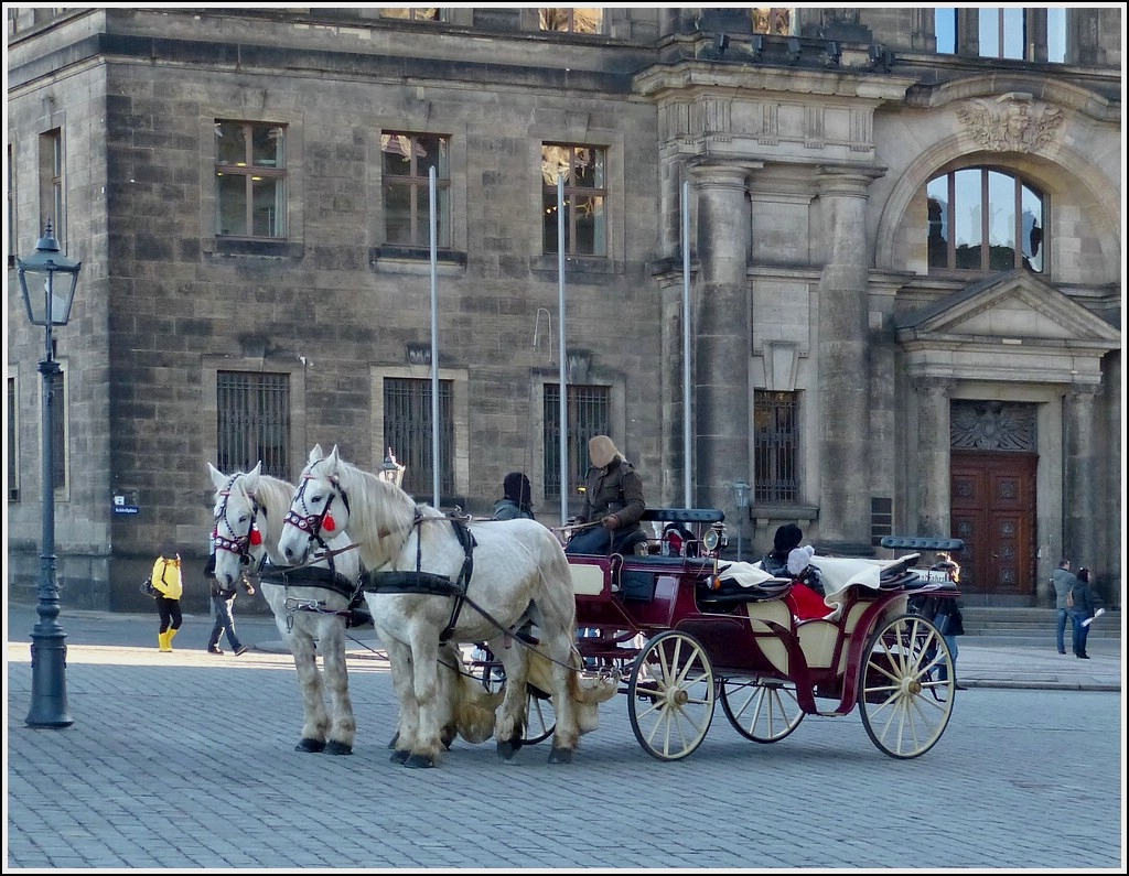 Bei trockenem khlem Wetter war es am 28.12.2012 mglich eine Stadtrundfahrt mit der Kutsche in Dresden machen.