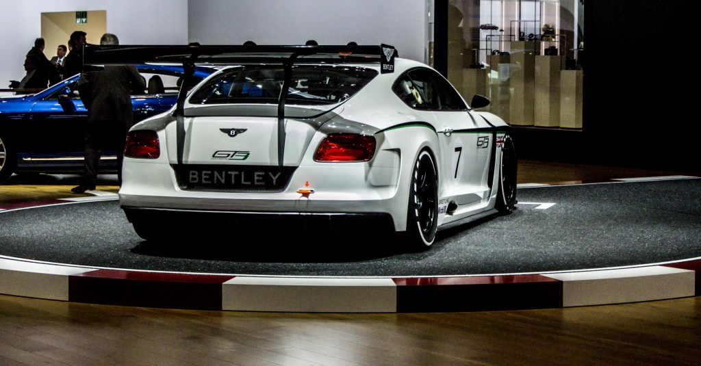 Bentley Continental GT3 -Rennsportversion. Das Auto wurde auf dem Automesse Paris (11.10.2012) fotografiert.