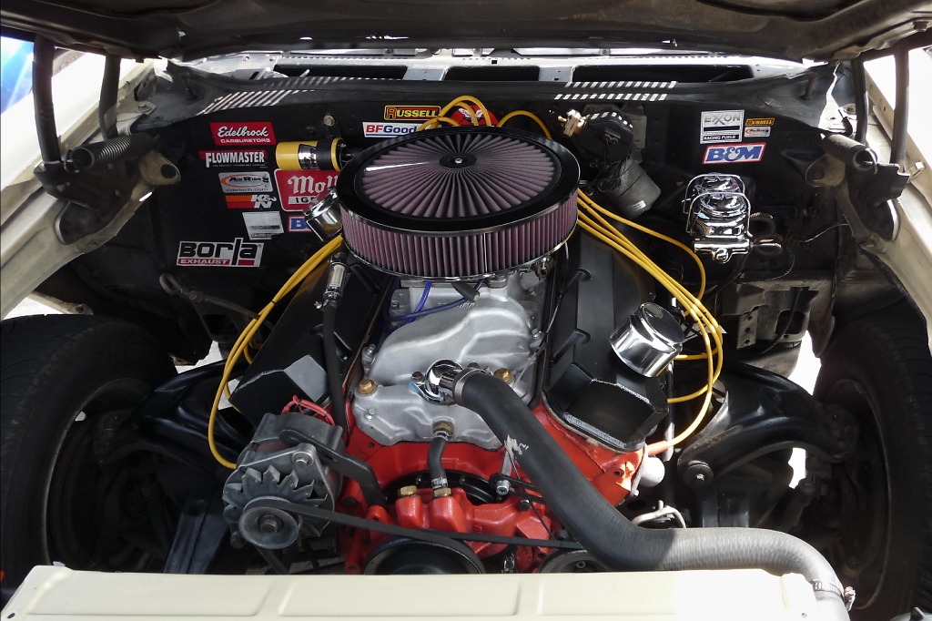 Blick auf die 5-l-V8-Maschine des Chevrolet Malibu 307, welche brigens die Basis-Motorisierung(!) darstellte...