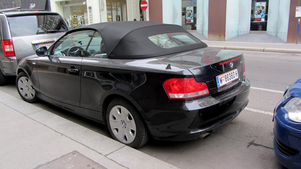BMW 1er Cabrio am 6.4.2012 in Wien.