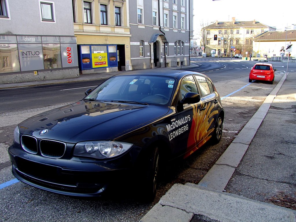 BMW-1er von MC-Donald´s Leonberg am Fusse des Rieder Kapuzinerberges; 120310