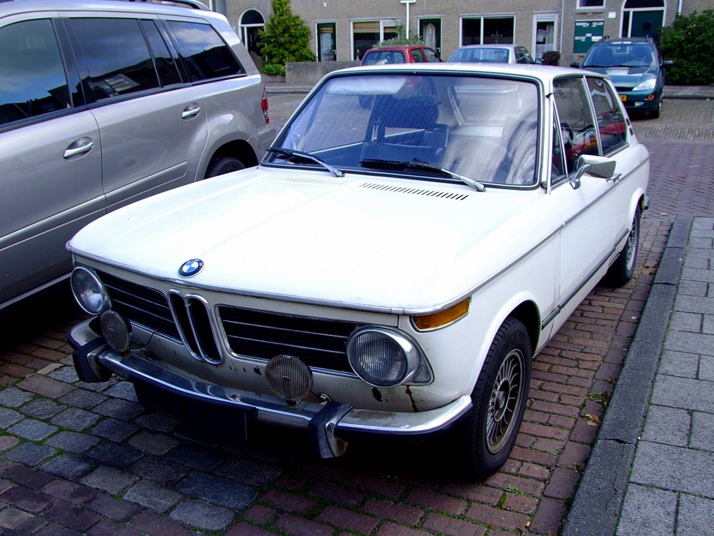 BMW 2002-touring ist in Hellevoetsluis abgestellt;110828