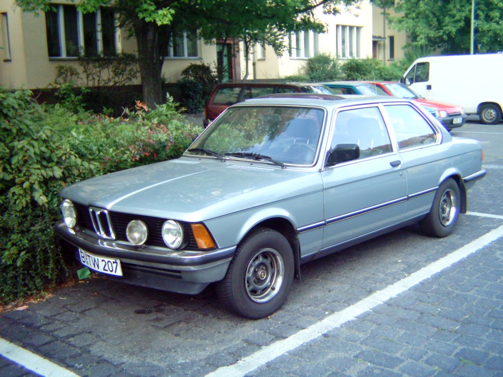 BMW 316i E21, gesehen 06/2007 in Berlin.