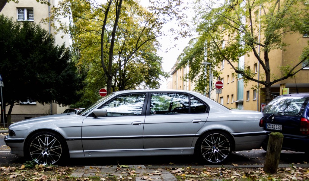 BMW 7er (?). Aufnahme: 06.10.2012