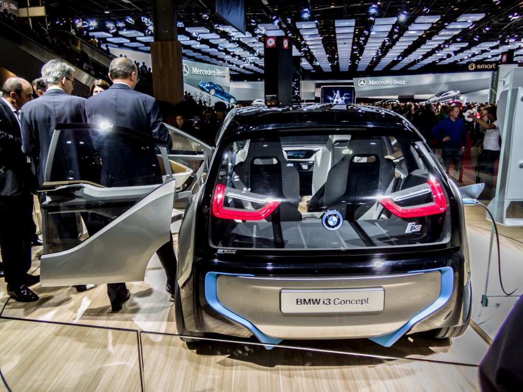 BMW i3 Concept, hier sein Heck, die Rückleuchten sind ein teil des revolutionäre Designs. (Automesse Paris am 11.10.2012)