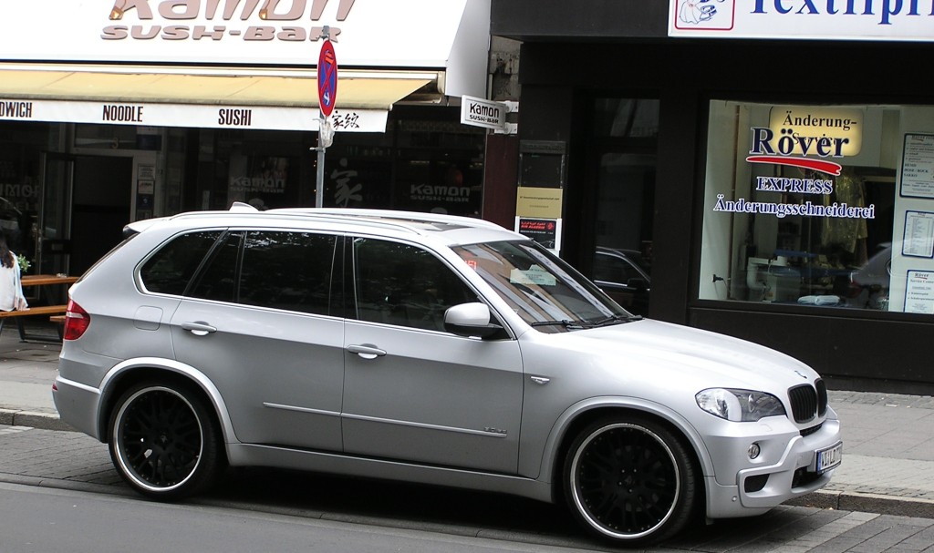 BMW X5, getunert. Aufgenommen: Juli 2010