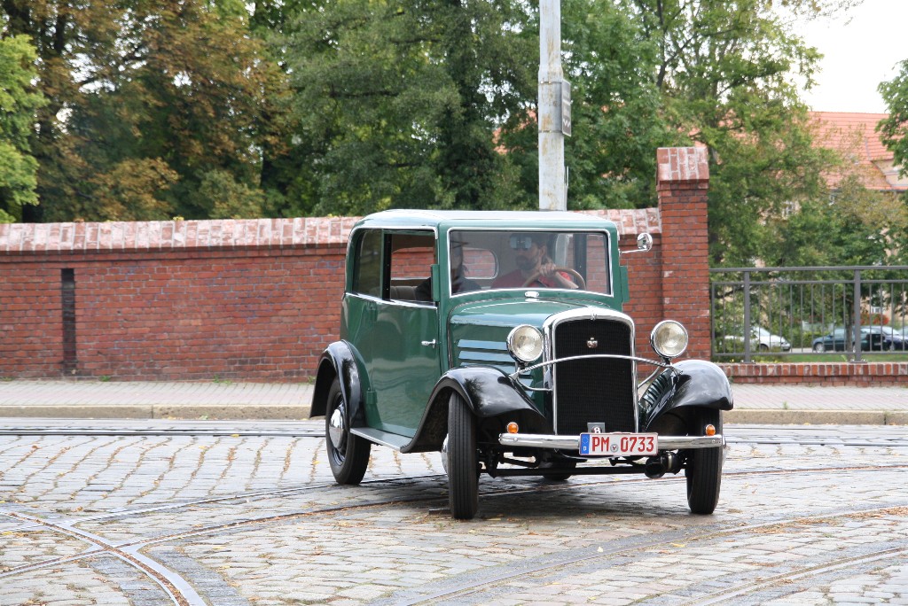 Brennabor Typ D Baujahr 1933 bei der Einfahrt auf`s Gelnde des Straenbahnmuseums am 08.09.2012
