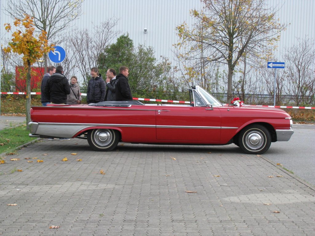 Cabriolet FORD Galaxie Sunliner, Baujahr 1961, aus der Hansestadt Rostock (HRO) Broderstorf [27.10.2012]