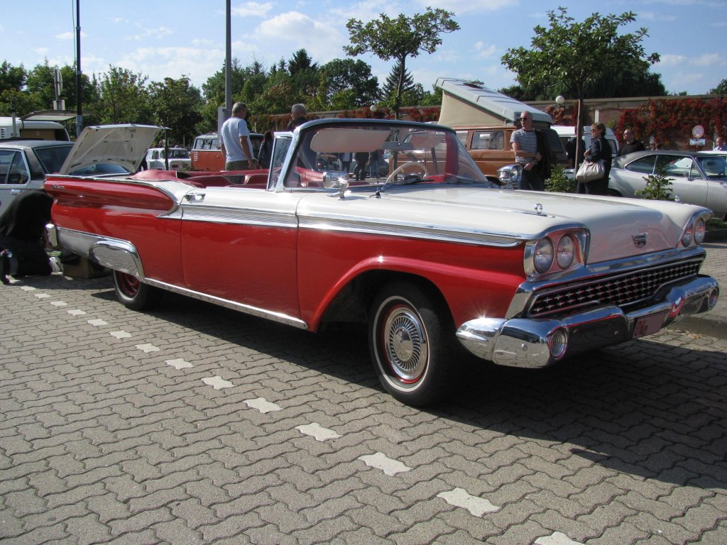 Cabriolet FORD  Galaxie  Sunliner Convertible, des Jahrganges 1959, aus dem Landkreis Ostholstein (OH), gesehen beim Oldtimer-Event des TV Nord, Hamburg [16.09.2012]
