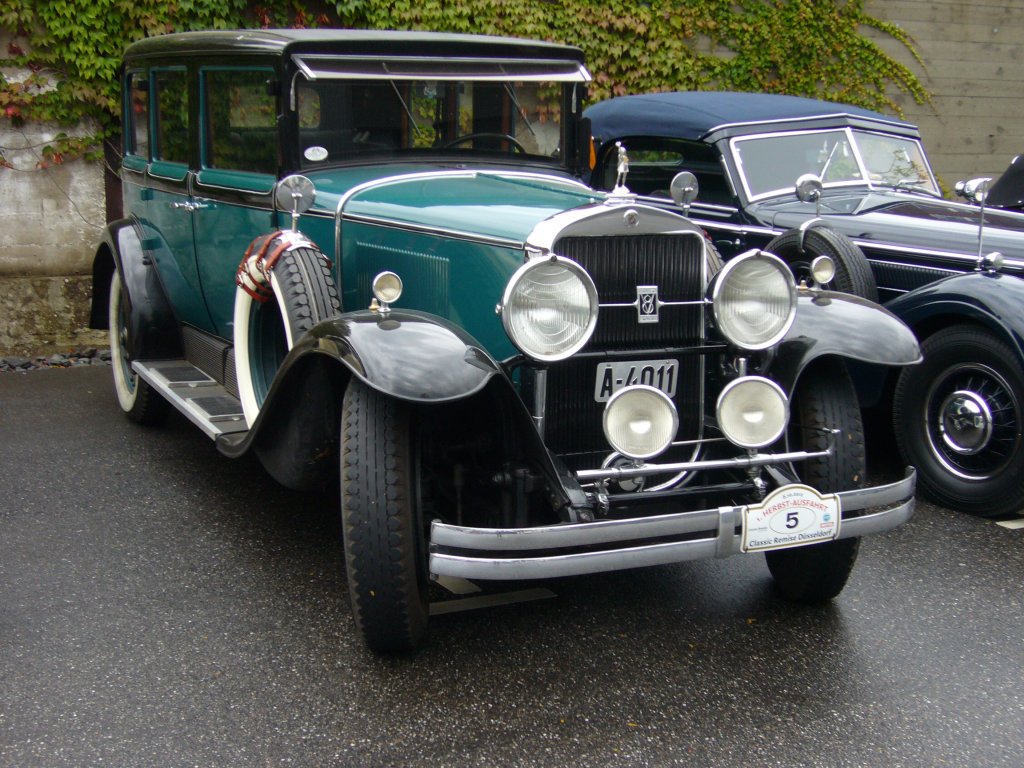 Cadillac Series 341 V8 von 1929. In den Fahrzeuzgen des Modelljahrganges 1929 verbaute die Cadillac Division zum ersten mal Synchrongetriebe. Der V8-motor mit 5.589 cm Hubraum leistet 90 PS. Oldtimer Herbstfest bei der Dsseldorfer Classic Remise am 06.10.2012.