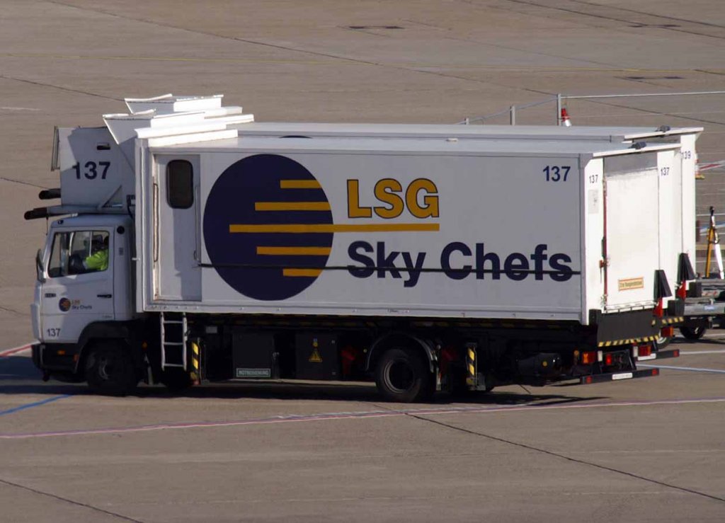Cateringfahrzeug  137  ~ LSG - Sky Chefs, EDDL-DUS, Dsseldorf, 09.02.2008, Germany 

