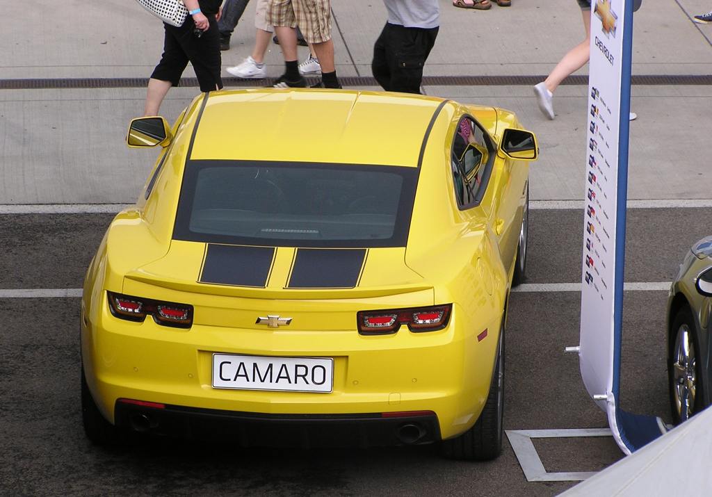 Chevrolet Camaro, die groe Rckspiegel sind auffllig. Ausgestellt auf dem WTCC Race, Hungaroring am 05.06.2011