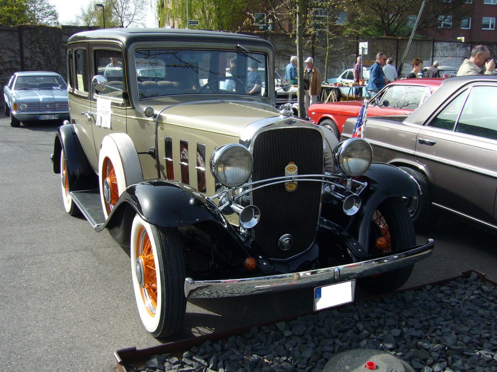 Chevrolet Confederate 4-door Sedan von 1932. Das Modell Confederate wurde nur im Jahr 1932 produziert. Der 6-Zylinderreihenmotor mit 2.966 cm leistete 60 PS. Saisonerffnung am Dsseldorfer Meilenwerk 11.04.2011.