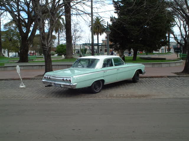 Chevrolet  Impala , SS327, Bj 1964, in Nueva Palmira, Uruguay (Aufnahmedatum Juni 2002)  