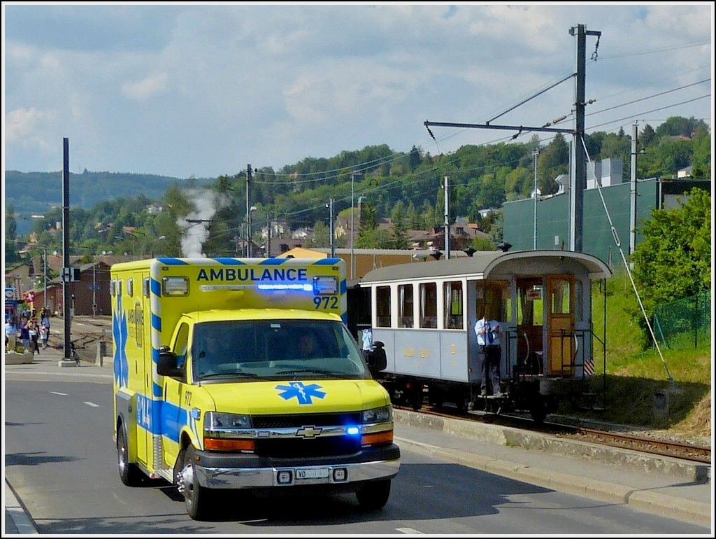 Chevrolet Krankenwagen im Eildienst unterwegs am 27.05.2012
