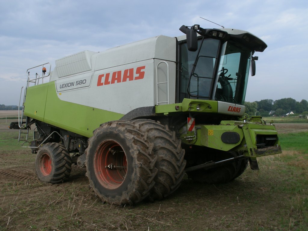 CLAAS Lexion 580,am 26.August 2011,auf einem Feld bei Patzig.