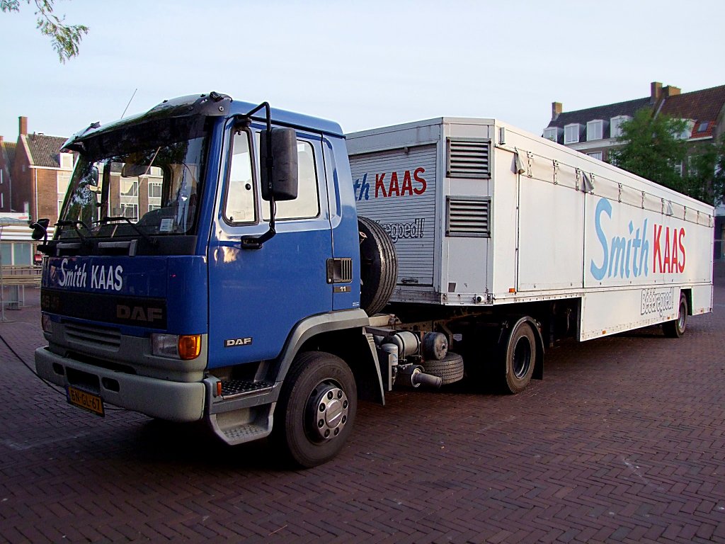 DAF-11 von  Smith-Kaas steht schon am Vorabend fr den Gromarkt in Middelburg bereit;100901
