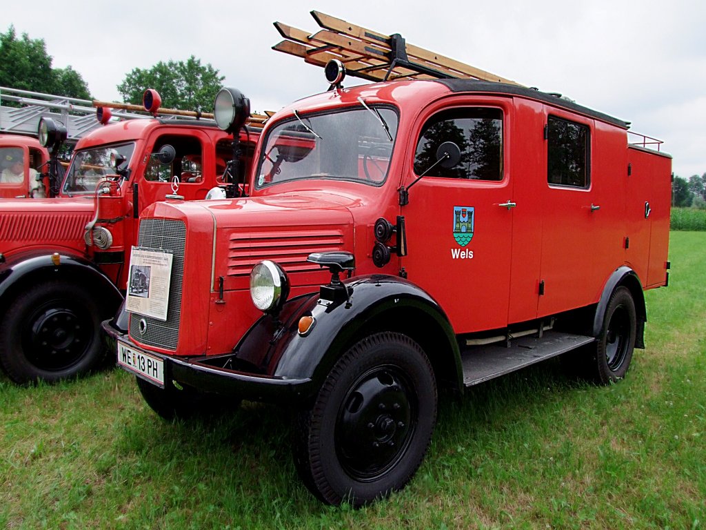 DaimlerBenz Type L1500S,Ausfhrung-F(Feuerwehraufbau);60PS;Baujahr 1942, Bauartgeschwindigkeit 90km/h; Besatzung 1:8 war vom 30.Jan.1943 bis Feb.1982 ununterbrochen im Einsatz, und gehrt nun zur Flotte des 1.Feuerwehroldtimerverein der FF-Wels;100718