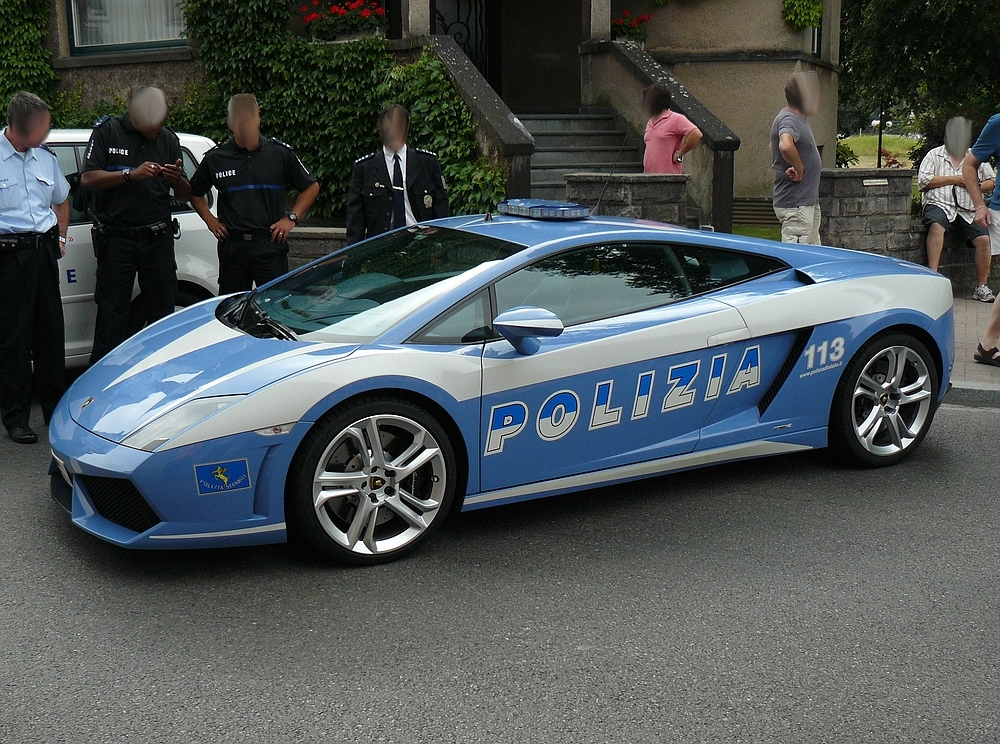 Das mit Sicherheit am meisten fotografierte Fahrzeug an diesem Tag in Diekirch war dieser Lamborghini der italienischen Polizei. 04.07.2010