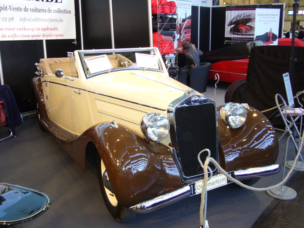 Delage D6-70 von 1937. Der Delage ist mit einer englischen Coachcraft Cabriolet Karosserie versehen. Der 6-Zylindereihenmotor leistet 100 PS aus 2.984 cm Hubraum. Die Hchstgeschwindigkeit betrgt 130 km/h. Techno Classica am 25.03.2012.