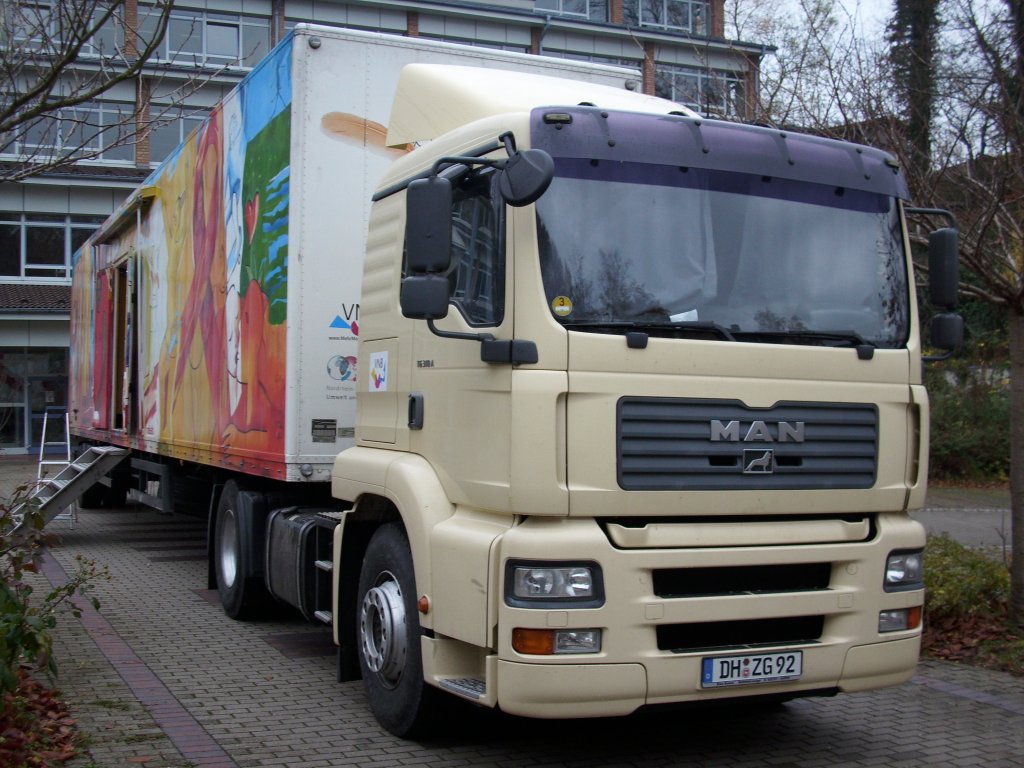 Der MAN-AIDS-Truck am 11.November 2009 in Bergen/Rgen.