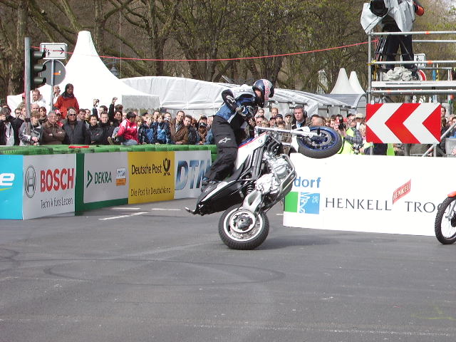 Der Stuntfahrer Christian Pfeiffer bei der DTM Prsentation in Dsseldorf am 06.04.08