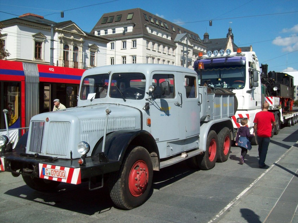 Der Tatra 141 stand so ungünstig das die Fahrt vom Chemnitzer Hauptbahnhof ins Eisenbahnmuseum nicht ohne größere Rangierarbeiten vorbereitet werden konnte.