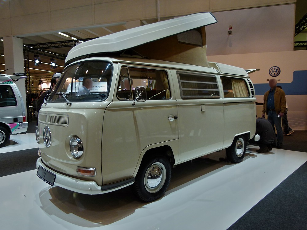 Der VW T2 (Bj 1968, 1584ccm, 47 Ps)  war von der Ausstattung schon komfortabeler als das Vorgngermodell. Techno Classica 02.04.2011
