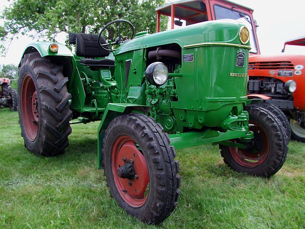 DEUTZ-D30;Baujahr 1966 gesellt sich mit seinen 30PS zur Traktorenausstellung in Waldzell;100725