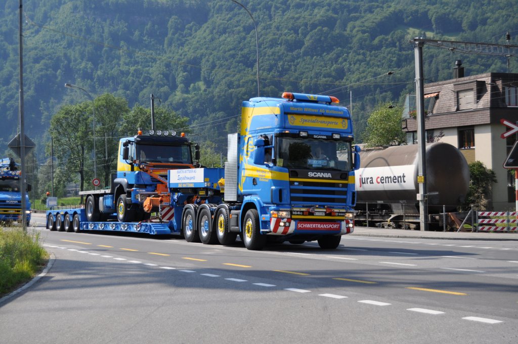 Die Anfahrt von die LKW´s unterwegs zum die 17 Inter. Truck & Country Festival in Interlaken.