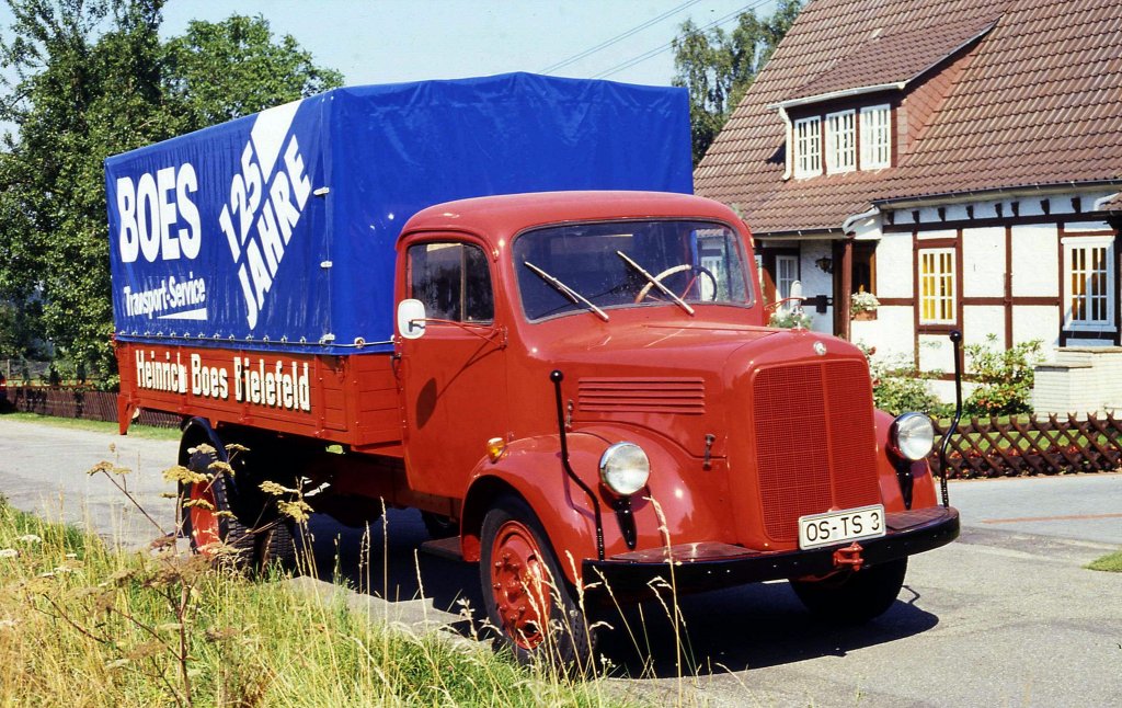 Die Spedition Boes aus Osnabrck hatte frher nicht nur diesen einen Mercedes
in ihrem Fuhrpark. Dieser Oldtimer hat berlebt und wurde restauriert.
Fotografiert am 31.8.1991 in Lotte - Osterberg.