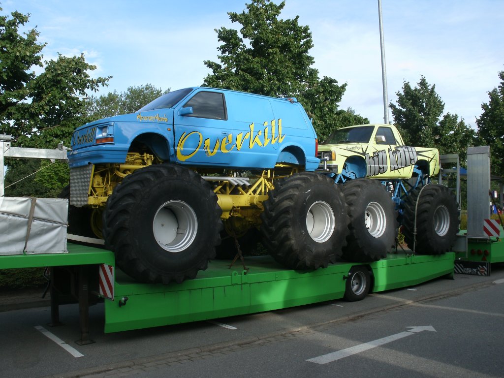 Diese beiden Monstertrucks waren,am 28.August 2012,in Bergen/Rgen noch nicht abgeladen.