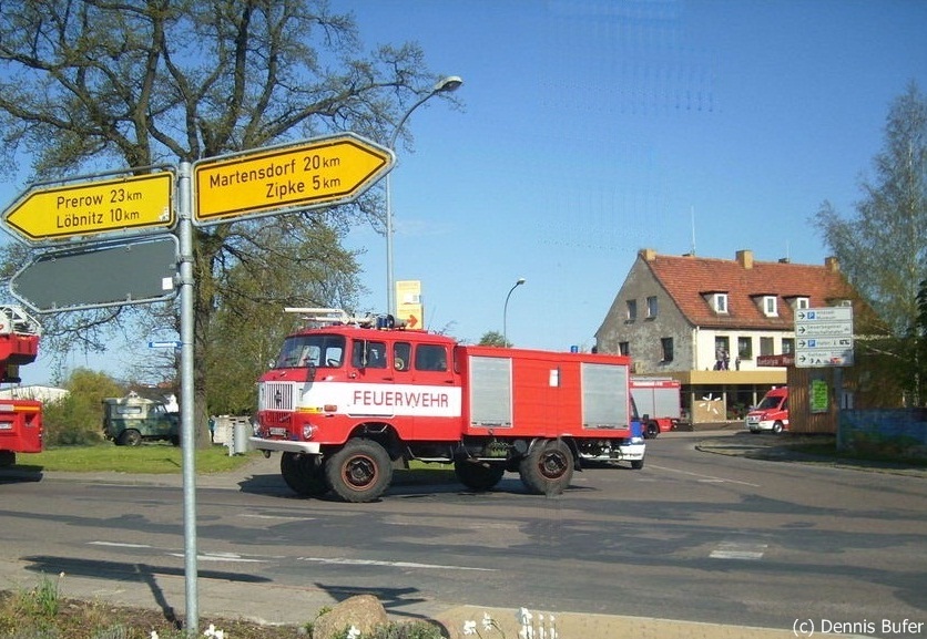 Diese Oldtimer Feuerwehr erwischte ich auch in Barth am 01.05.2012