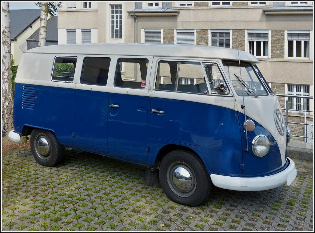 Diesen schnen VW T1 Bulli habe ich am 11.07.2013 auf einem Parkplatz fotografiert.