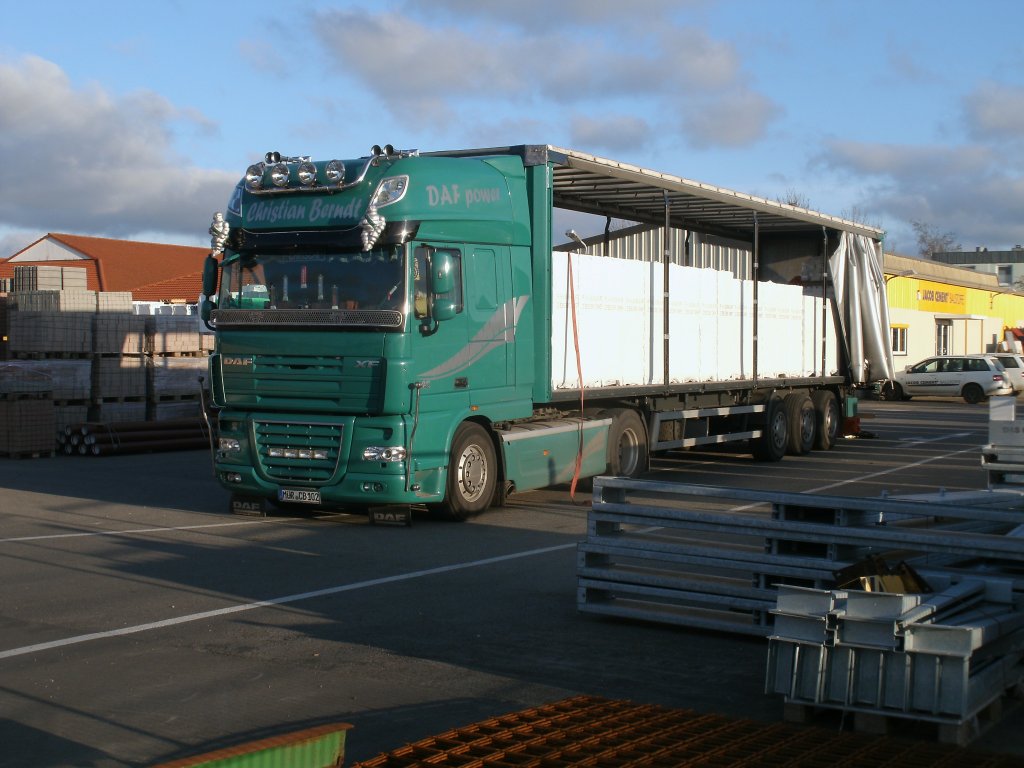 Dieser DAF XF wurde,am 10.November 2011,in Bergen/Rgen endladen.