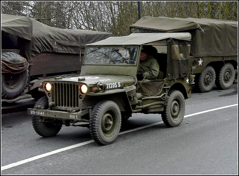 Dieser Jeep drehte mehrere Runden durch die Strassen von Wiltz, bevor er in einer kleinen Gasse einen Parkplatz fand. 05.02.2011