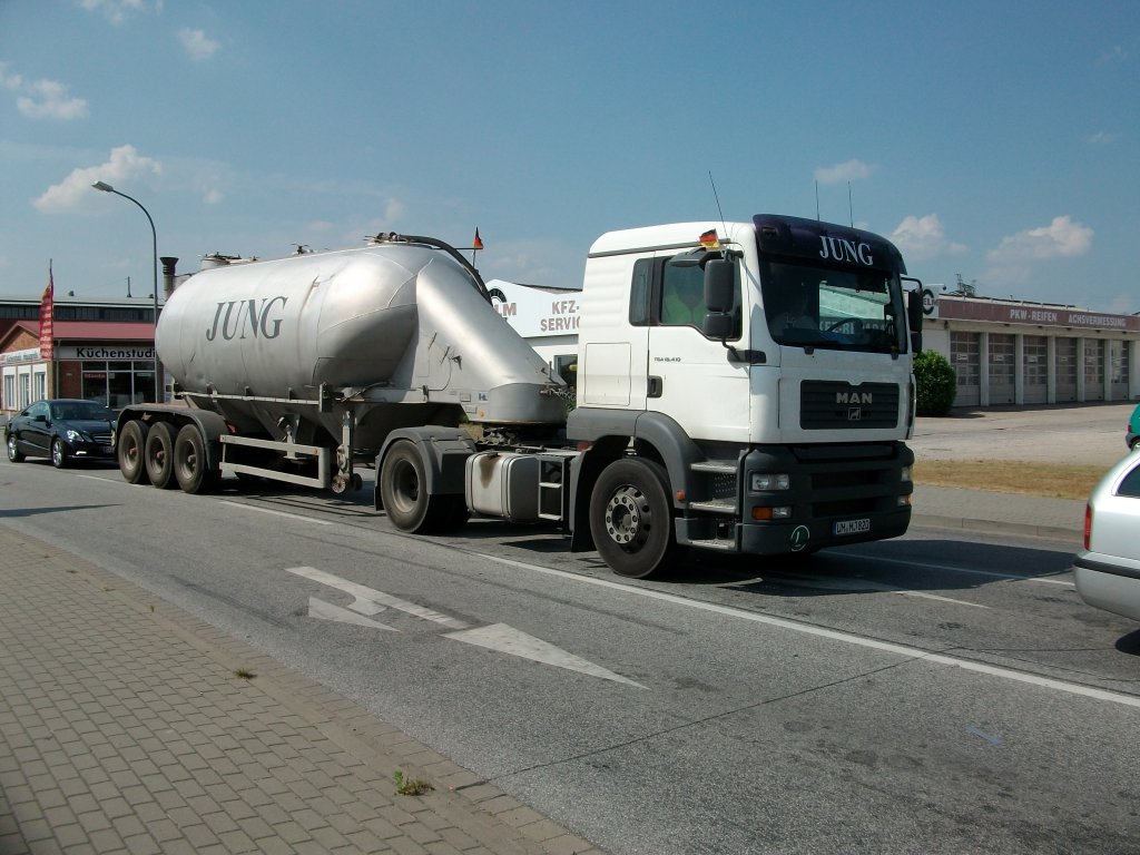 Dieser MAN-Silo-LKW traf ich am 03.Juli 2010 in Gstrow an einer Kreuzung.