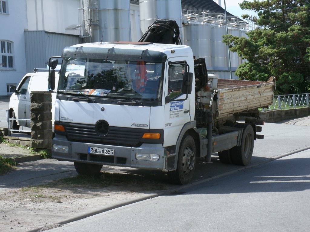 Dieser Mercedes parkte,am 15.August 2012,am Straenrand in Bergen/Rgen.