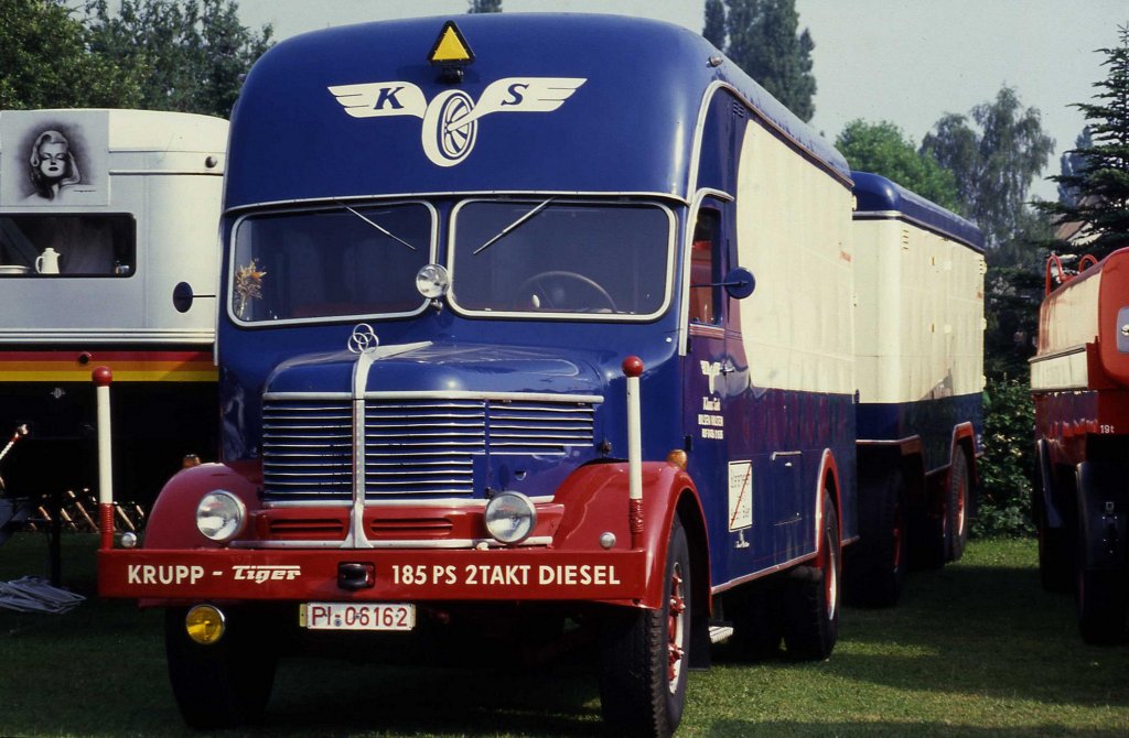 Dieses kompakte Gespann Typ Krupp Tiger
nahm am 16.5.1990 an einem Oldtimertreffen in Castrop - Rauxel teil.
