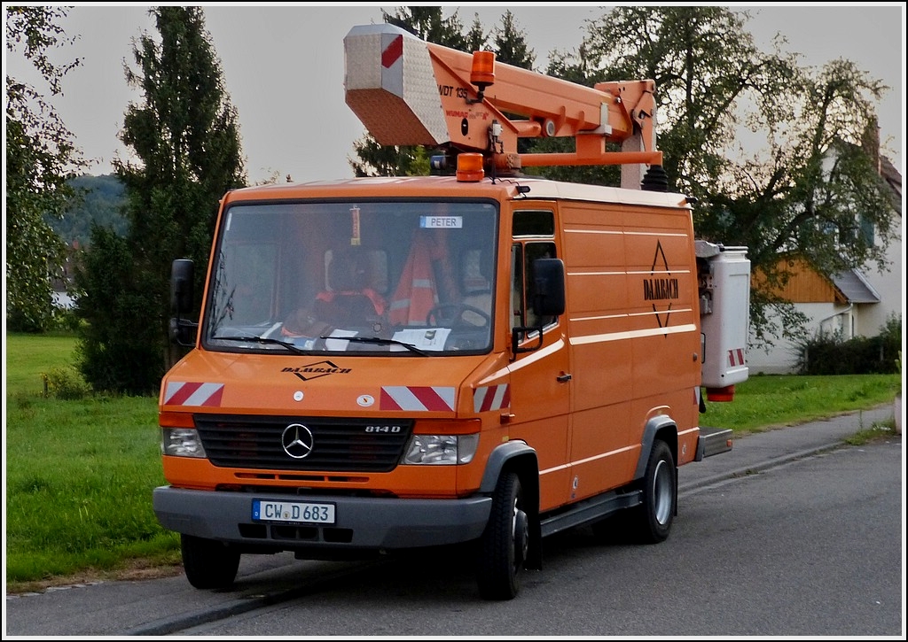 Dieses M-B Nutzfahrzeug mit Spezialaufbau war am 15.09.2012 am Strassenrand abgestellt.